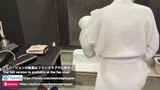 【素人ハメ撮り】Youtuberカップルが温泉旅行に行ったら発情しちゃって。。スレンダー彼女のエロ過ぎる騎乗位に思わず生中〇しちゃいました　　Japanese Youtuber cleampie